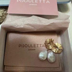 Beautiful pearl drop Pijouletta earrings